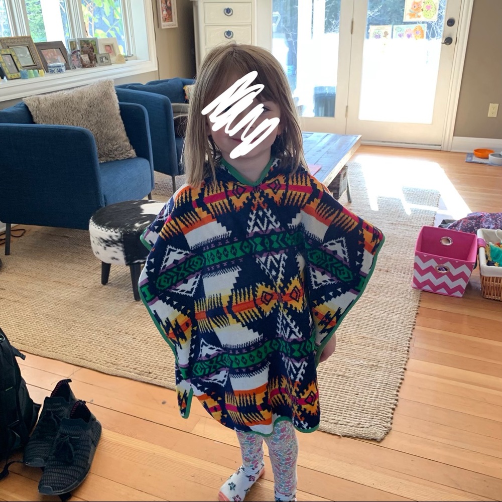 Kids beach poncho. Size 5/6/7 NEW